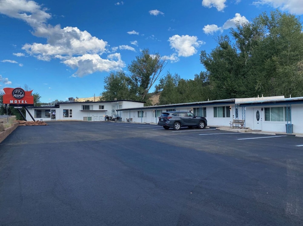 89 & Nine Motel - photo 2