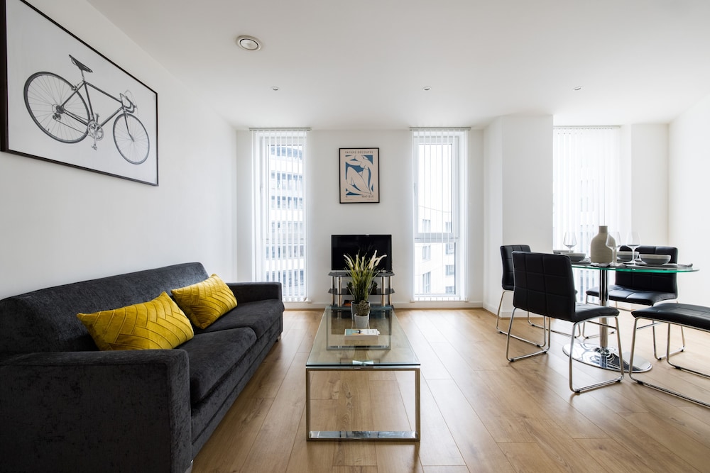 Spacious 2 Bed Flat in Hoxton — 4-Star Luxury Hotel in London, United Kingdom