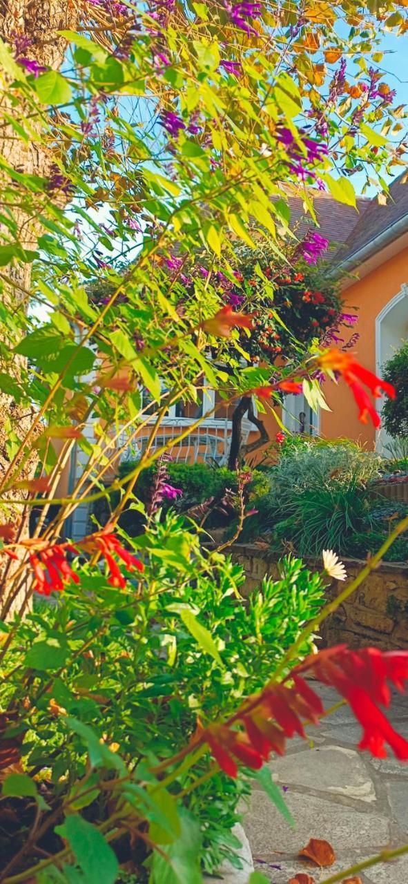 Studios la Varenne Saint Maur Entre Paris Et Disneyland in Saint-Maur-Des-Fosses, France