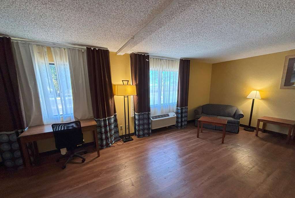 Super 8 by Wyndham O'Fallon - photo 24