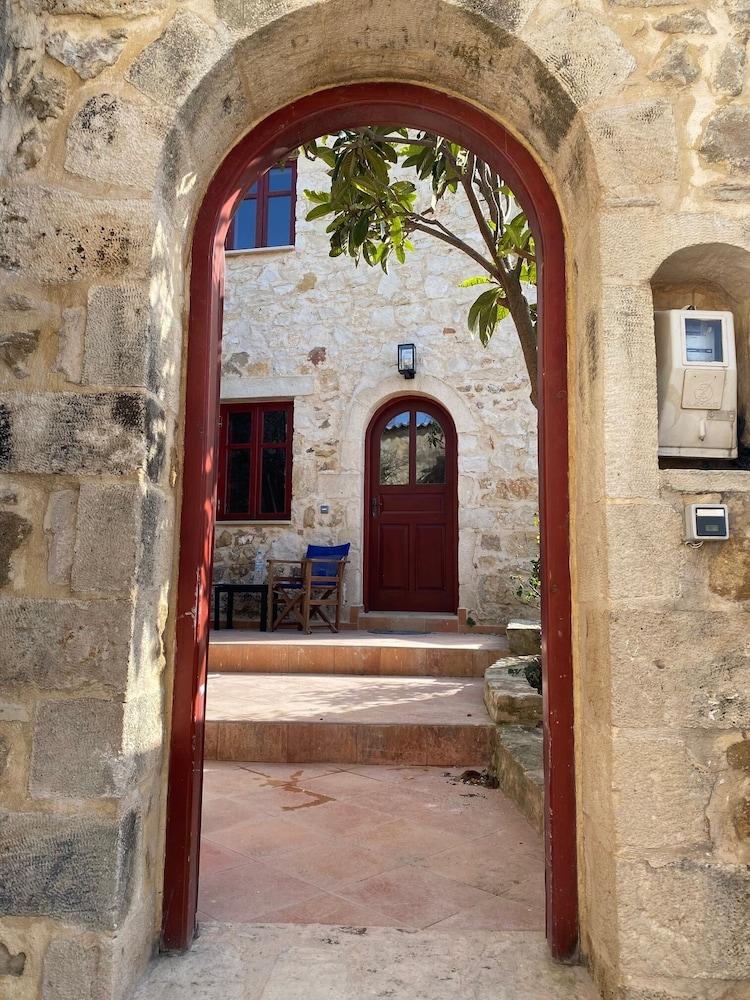 La Perla de Maroulas — 5-Star Luxury Hotel in Rethymno, Greece