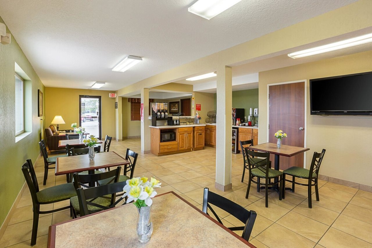 Rodeway Inn and Suites Kearney - photo 7