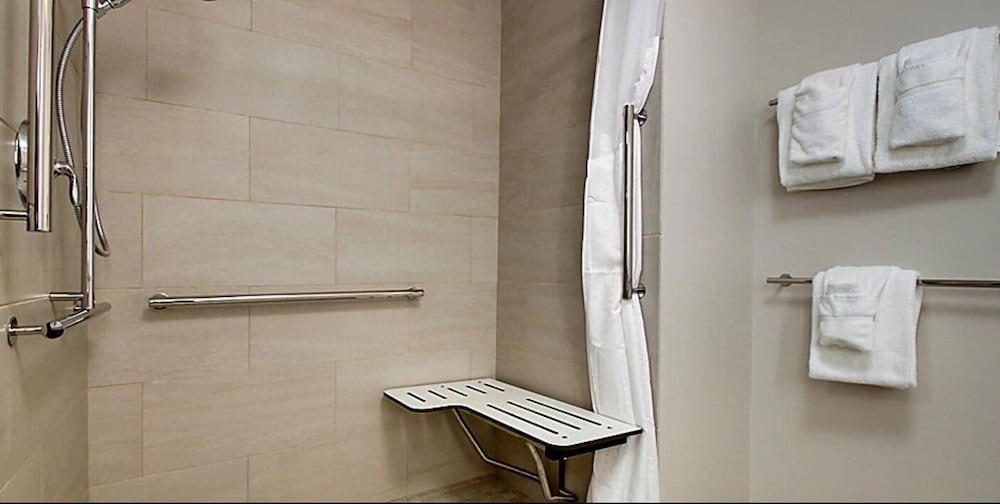 Holiday Inn Express and Suites Elizabethtown North by IHG - photo 14