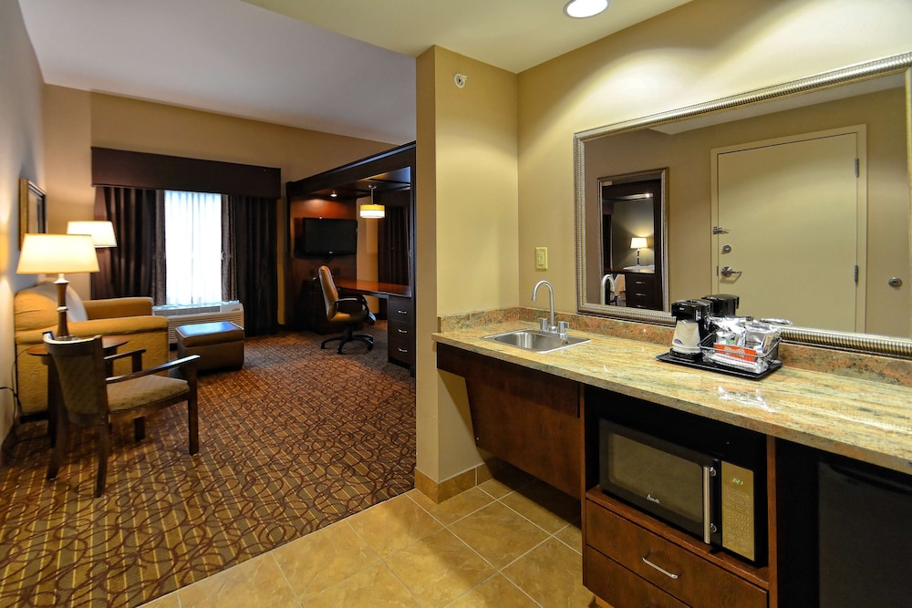 Hampton Inn Geneseo - photo 24