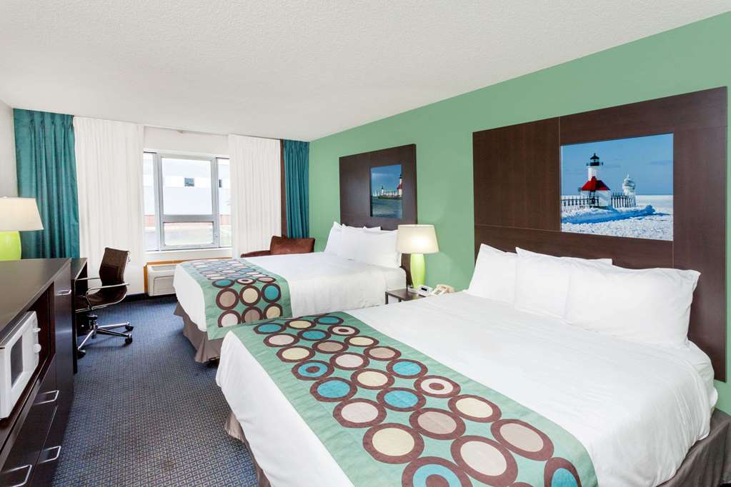 Super 8 by Wyndham Stevensville St. Joseph - photo 8