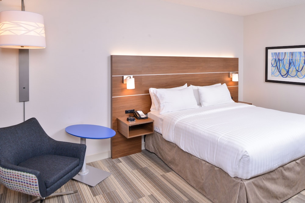 Holiday Inn Express & Suites Indianapolis Dtn Conv Ctr Area by IHG - photo 22
