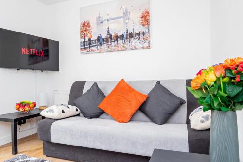 Contractors 8 Beds 3 Bath Parking Monthly Discount — 4-Star Luxury Hotel in Basingstoke, United Kingdom