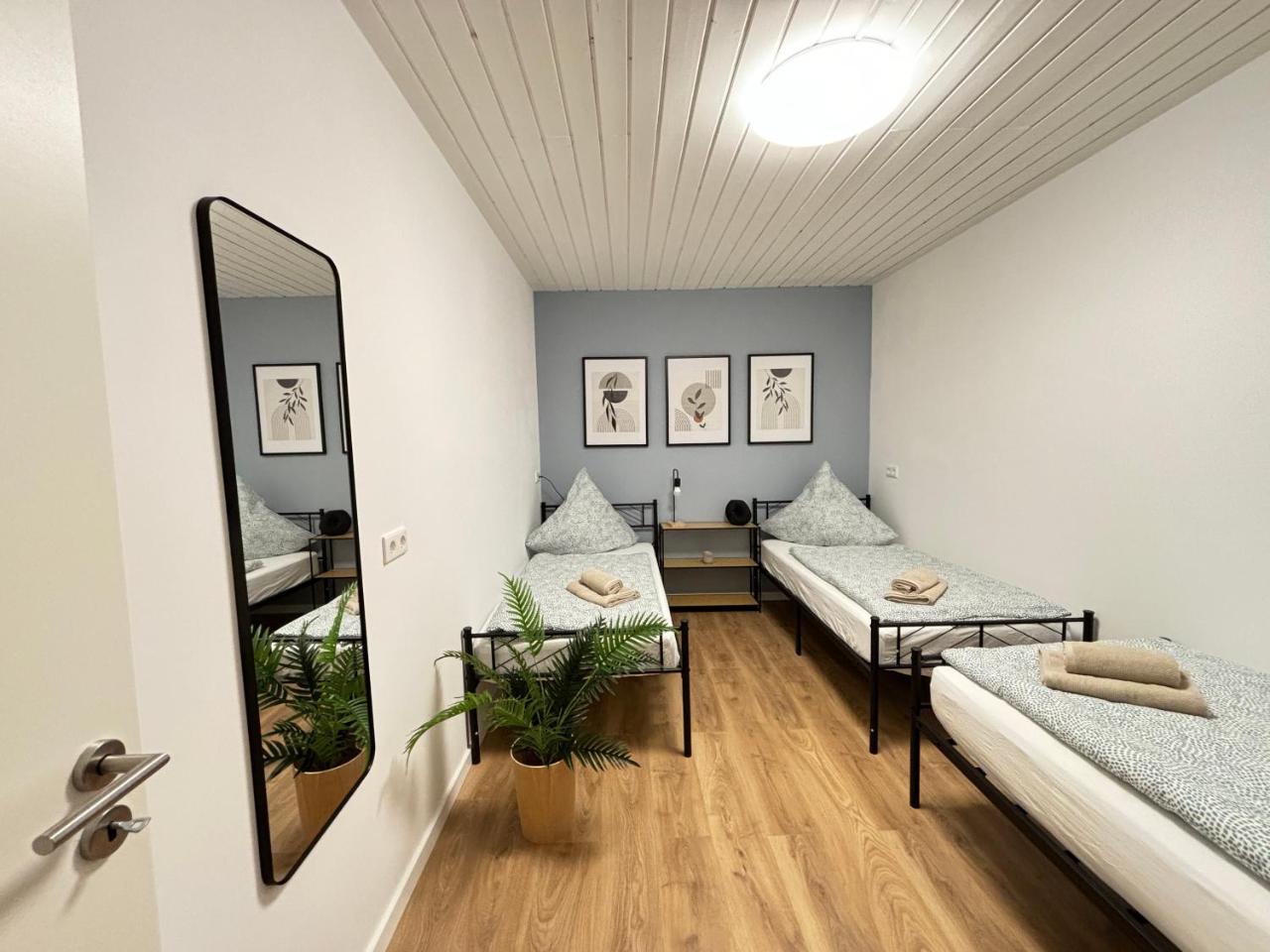 200qm 9 rooms Parkplatz 3 Bäder MalliBase Apartments — 4-Star Luxury Hotel in Garbsen, Germany