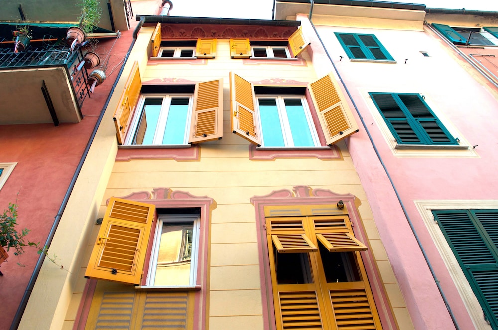 Giramondo Room and Breakfast in Rapallo, Italy