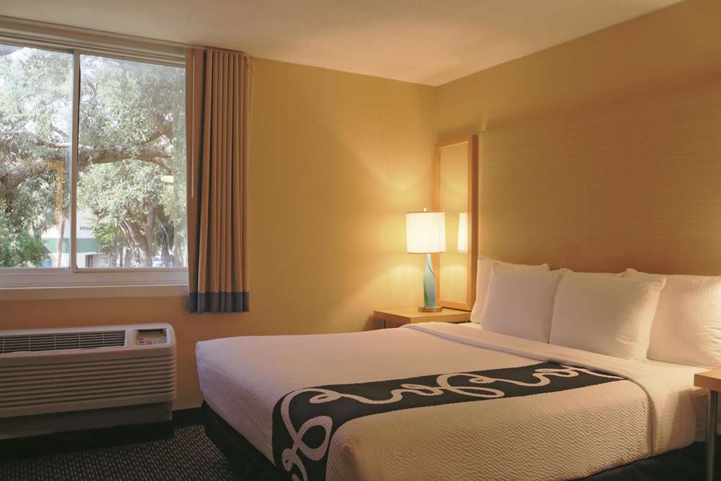 La Quinta Inn & Suites by Wyndham Deerfield Beach I 95 - photo 16