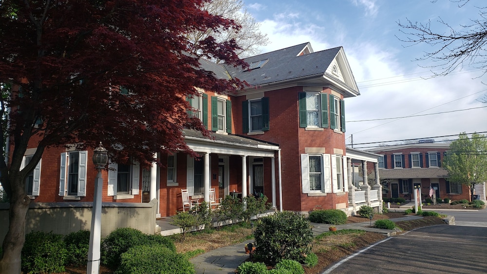 The Inn & Spa at Intercourse Village — hotel in Hattiesburg