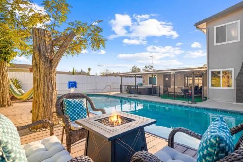 Serene Sanctuary Pool Hot Tub and Game Room — 4-Star Luxury Hotel in San Diego, United States