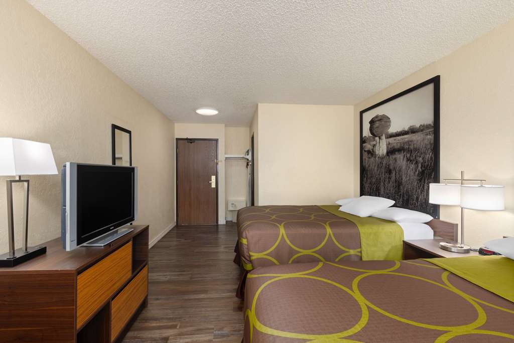 Super 8 by Wyndham Dodge City - photo 19