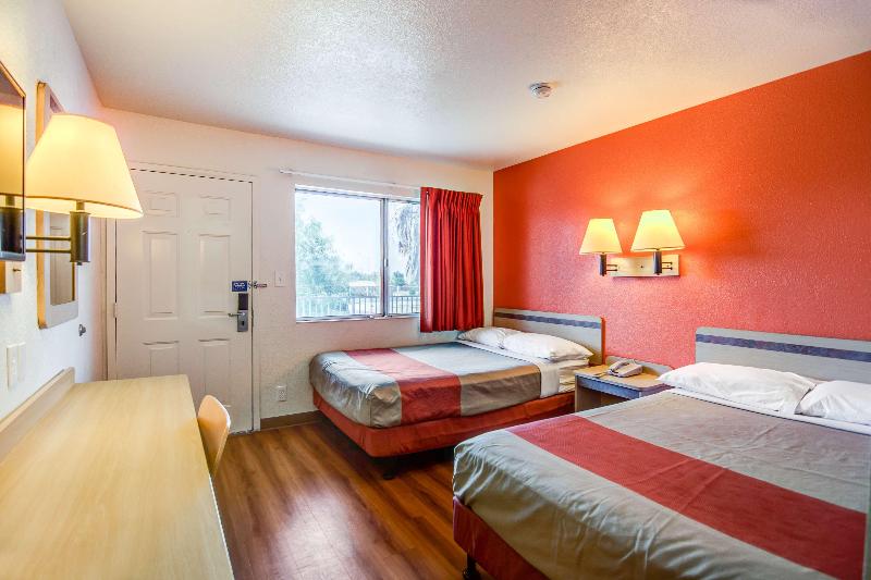 Super 8 by Wyndham Tracy - photo 7