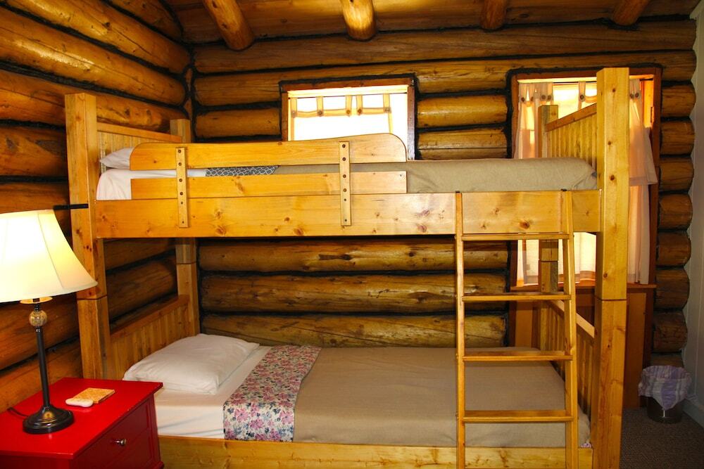 Yellowstone Hot Springs Resort - photo 45
