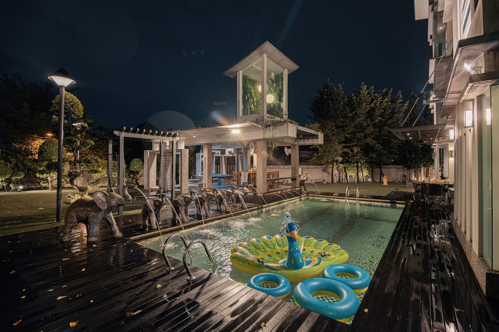 25000sqft Grand Luxe Villa PJ 13BR 42Pax — 4-Star Luxury Hotel in Petaling Jaya, Malaysia