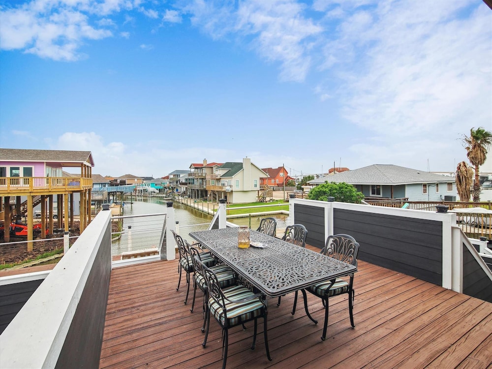 Blue Fin by Ryson Vacation Rentals — 4-Star Luxury Hotel in Freeport, United States