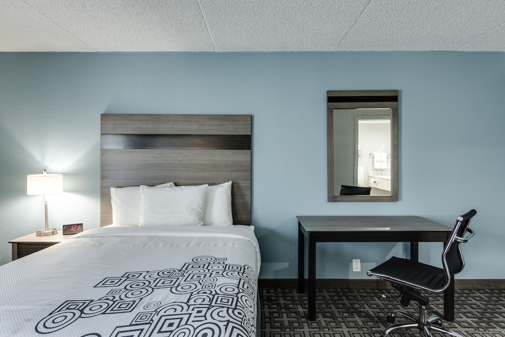 Days Inn & Suites by Wyndham Spokane - photo 19