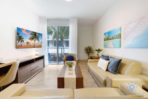 Beautiful Apt 2BR Hollywood Beach Rooftop Pool — 4-Star Luxury Hotel in Hollywood, United States