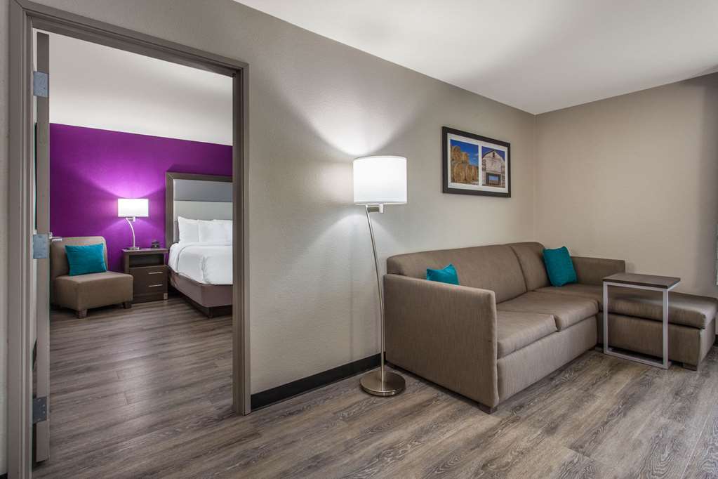 La Quinta Inn & Suites by Wyndham Effingham - photo 38