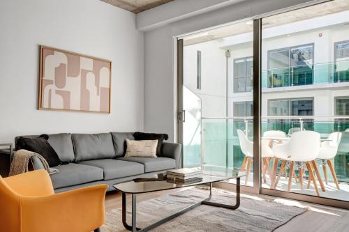 Downtown 1BR w Pool Gym WD nr Staples Center LAX 553 — 4-Star Luxury Hotel in Los Angeles, United States
