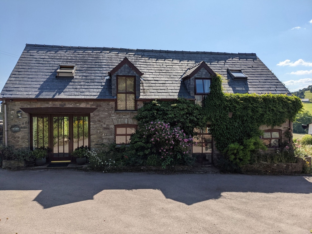 Caecrwn — 4-Star Luxury Hotel in Brecon, United Kingdom