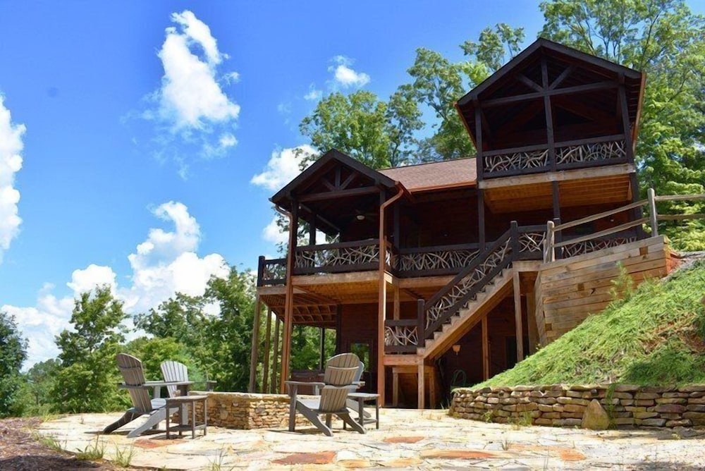 Arcadia — 4-Star Luxury Hotel in Blue Ridge, United States