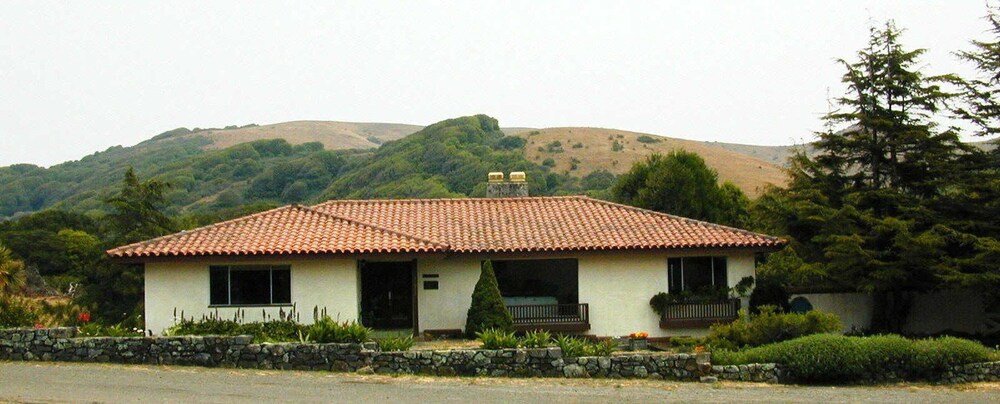 Point Reyes Vineyard Inn - carbon neutral hotel in California