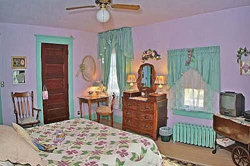 The Homespun Country Inn - photo 4