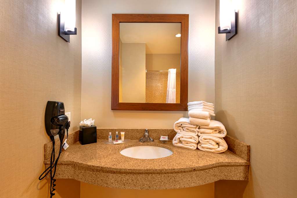Comfort Suites Goodyear West Phoenix - photo 53