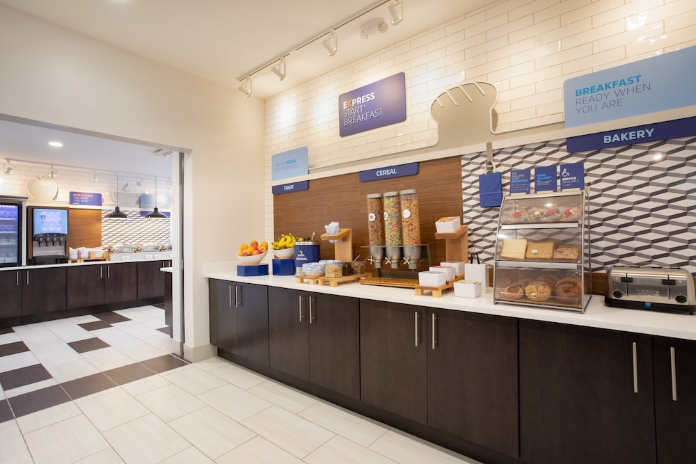 Holiday Inn Express Monterey Cannery Row by IHG - photo 32