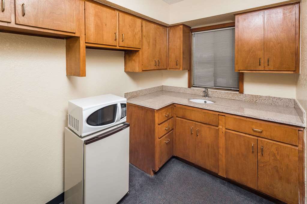 Days Inn by Wyndham Walterboro - photo 14