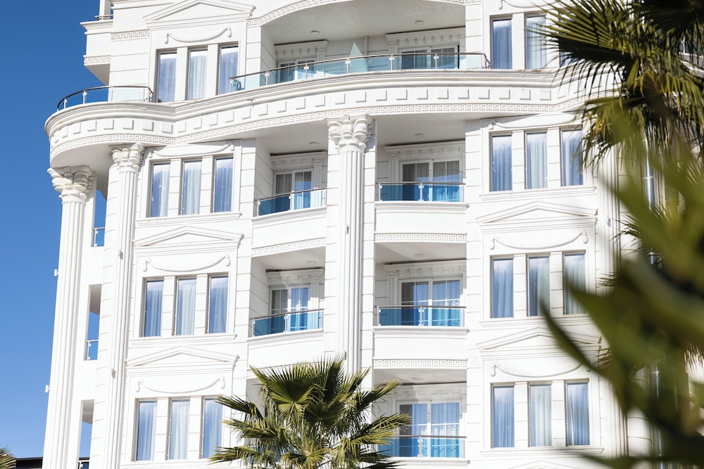 Fafa Aqua Blue Hotel in Golem, Albania