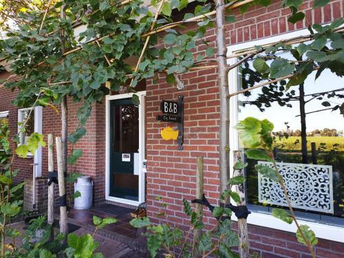 City Farmer Amsterdam a Guesthouse with Bikes Bed & Breakfast and Free Parking — 4-Star Luxury Hotel in Amsterdam, Netherlands