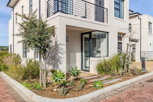 Songbird D’Aria Cape Town luxury house on Wine Estate