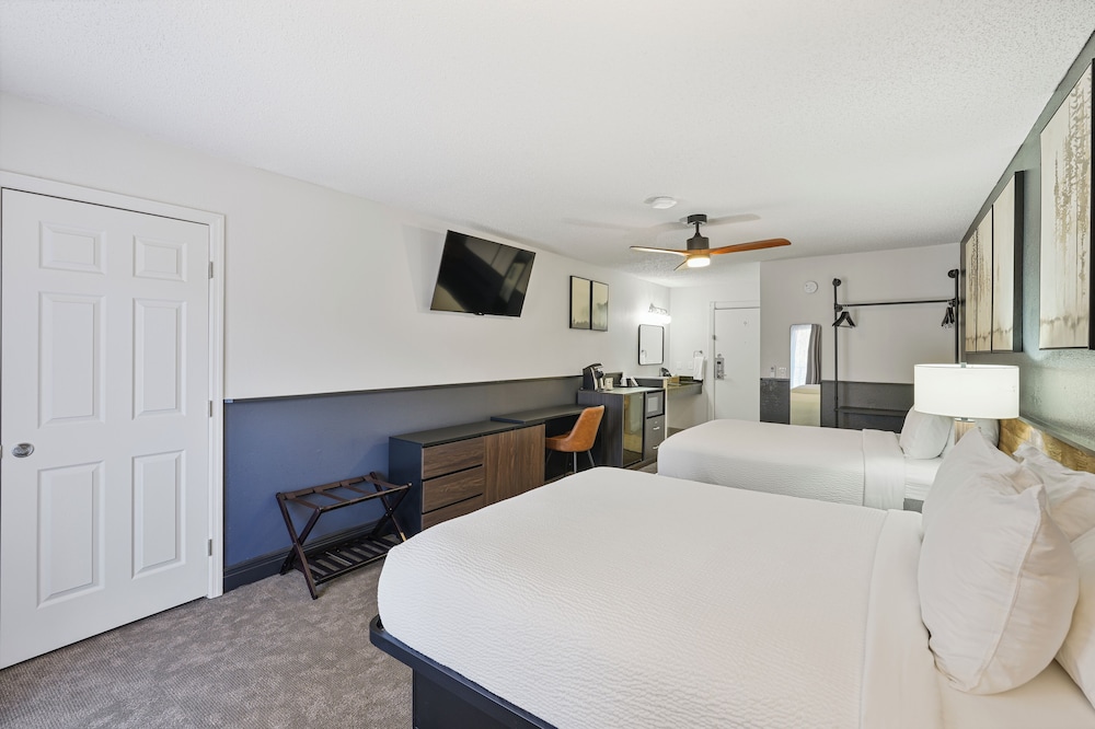 Tremont Lodge & Resort - photo 33