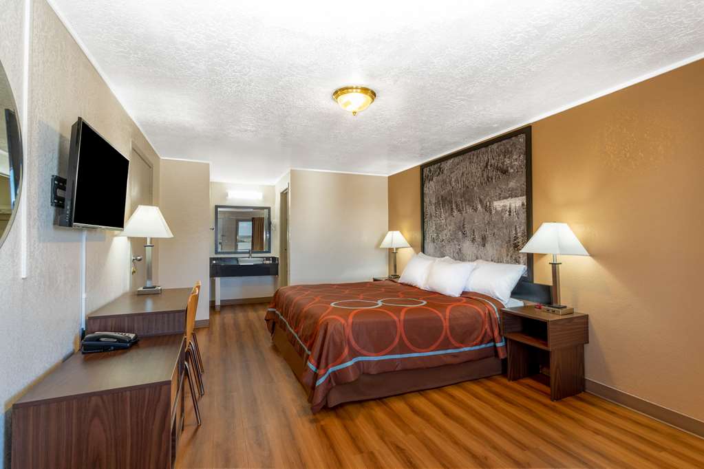Super 8 by Wyndham Evanston - photo 20