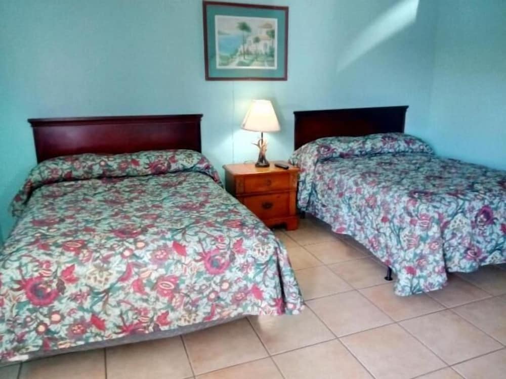 Skylark Motel - photo 10