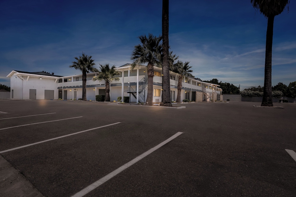 HomeTowne Studios by Red Roof Yuba City Bonanza Marysville - photo 55
