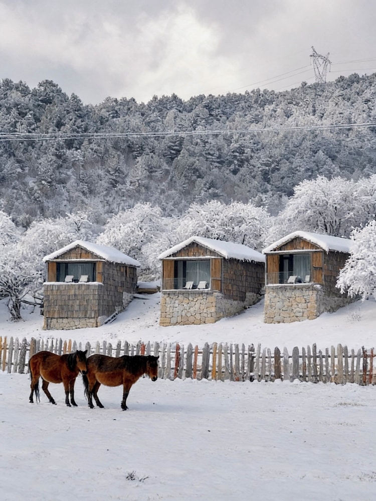 Shangri La Bandu Xingye Muge Manor Hotel in Shengping, People's Republic of China