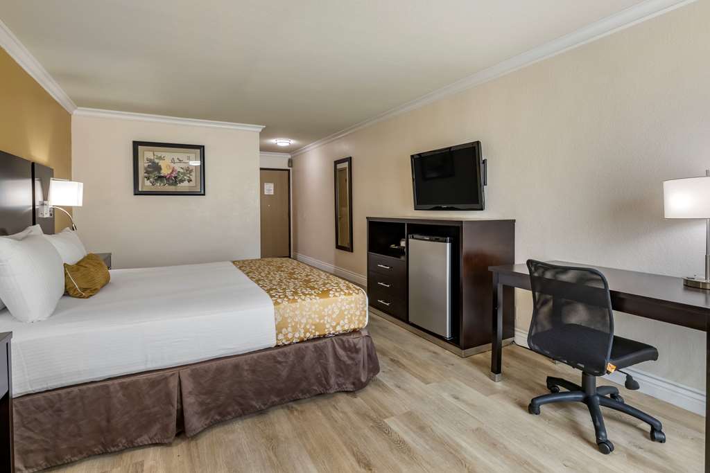 Best Western Plus South Bay Hotel - photo 23