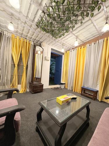 Independent Garden Cottage Bandra Carter road