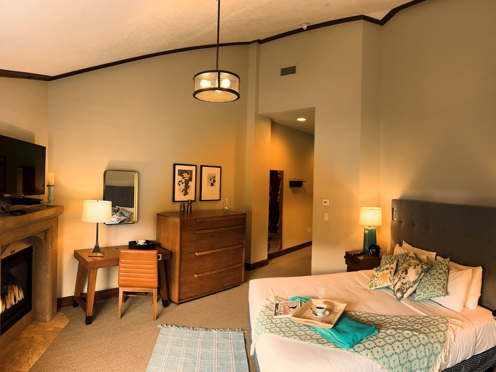 Canyons Corner Hideout - carbon neutral hotel in Bridgeport