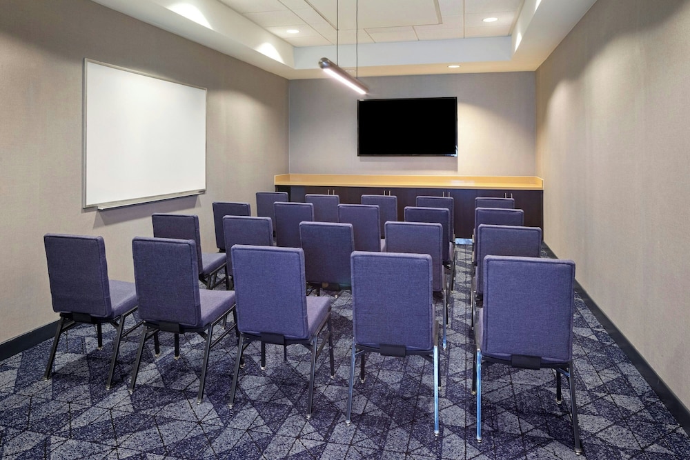 Courtyard by Marriott Long Beach Airport - photo 44