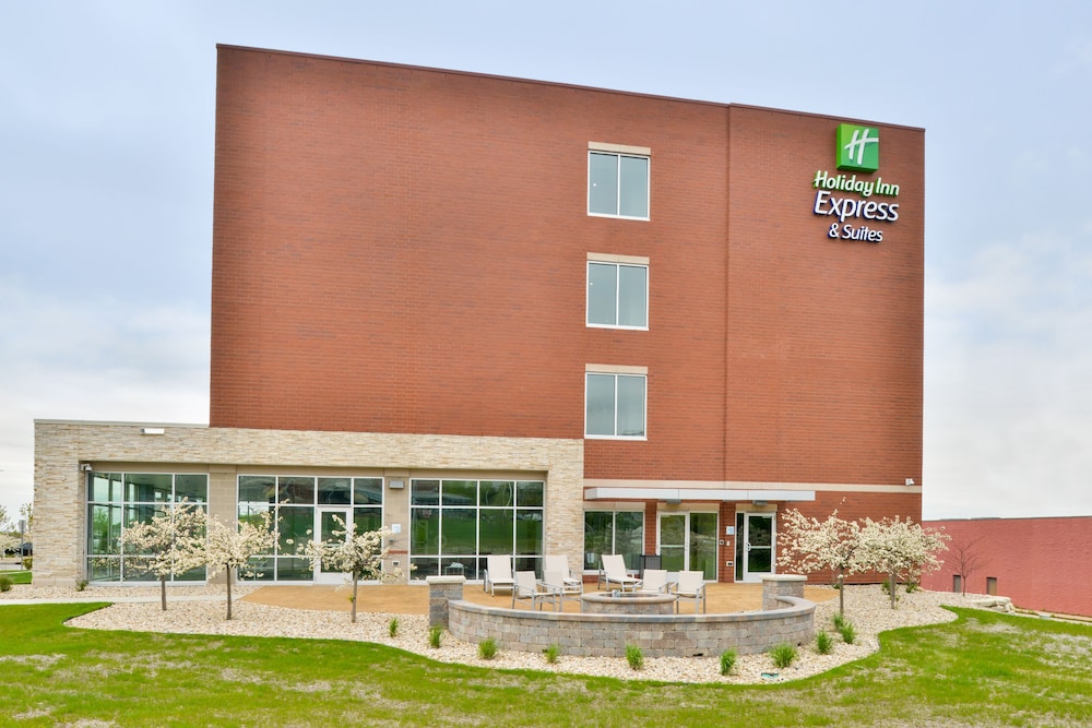 Holiday Inn Express & Suites Madison by IHG - photo 57
