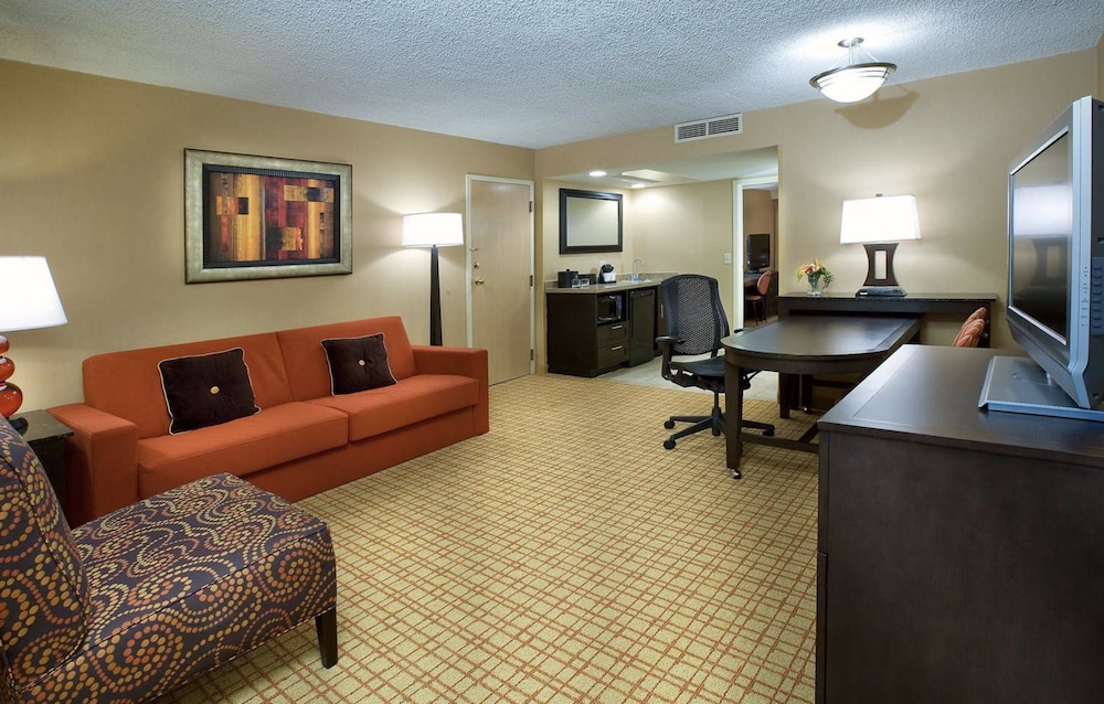 Embassy Suites by Hilton Kansas City International Airport - photo 37