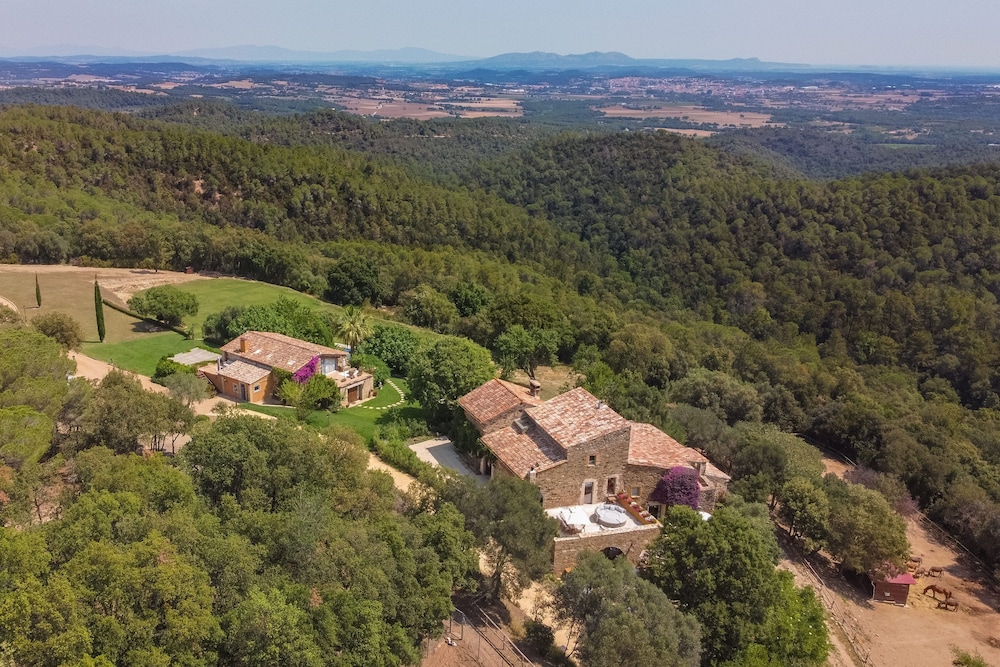 Can Font De Muntanya — Cruilles