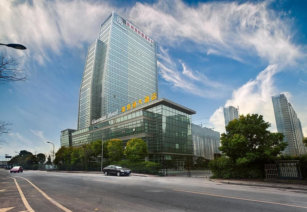 Giantman Hotel Parking Lot in Hangzhou, People's Republic of China