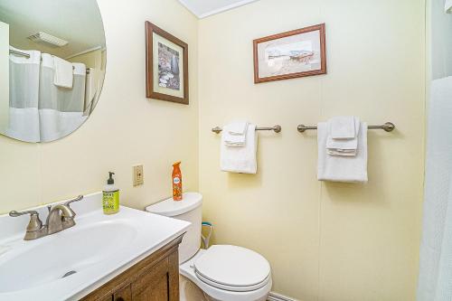 Saltbox - carbon neutral hotel in Thompsonville