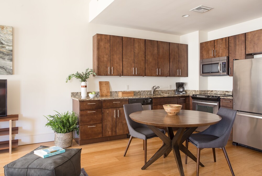 Sophisticated 1BR in C.B.D. by Sonder - photo 9